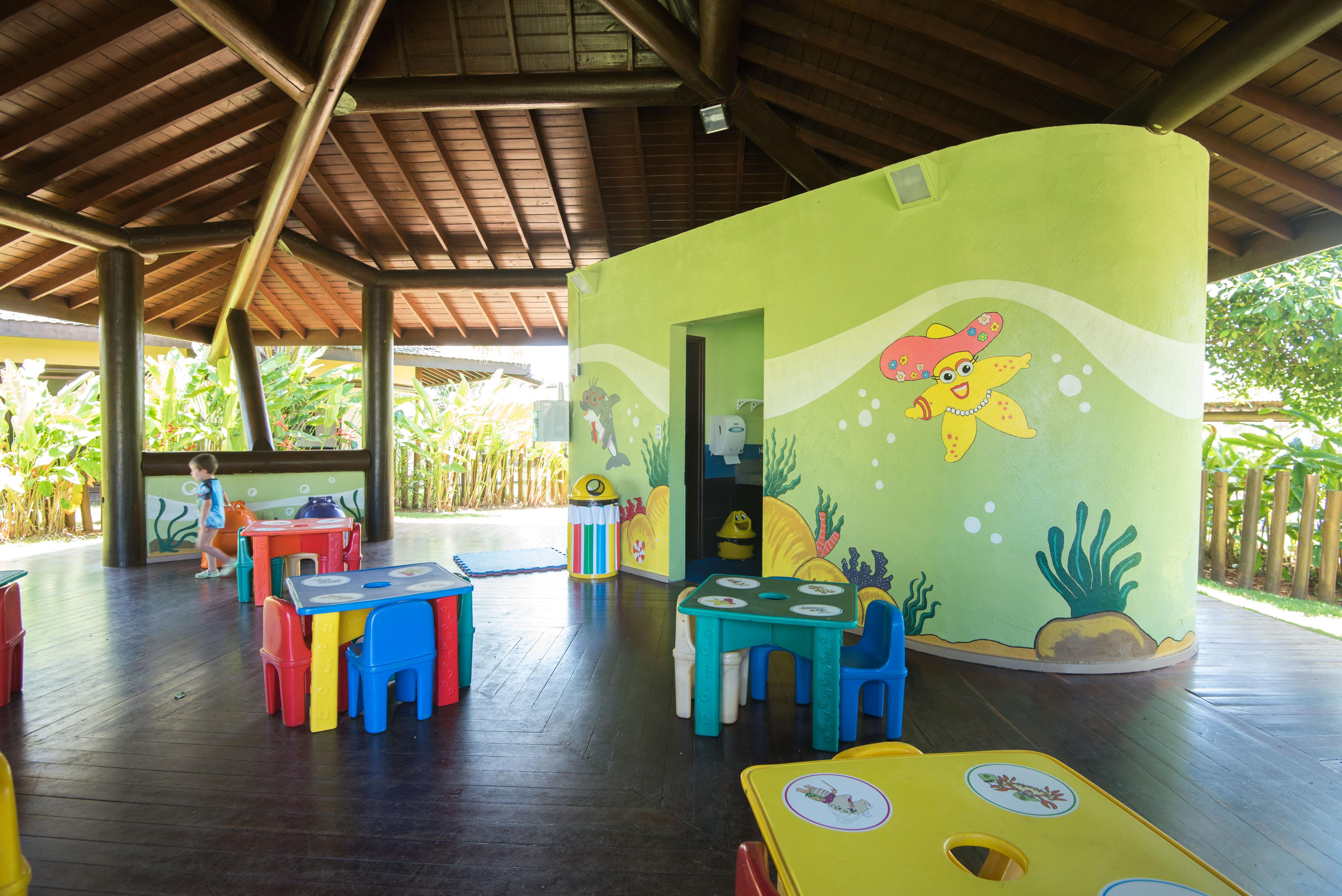 Vila Gale Resort Mares Guarajuba Exterior photo The interior of the resort's children's club