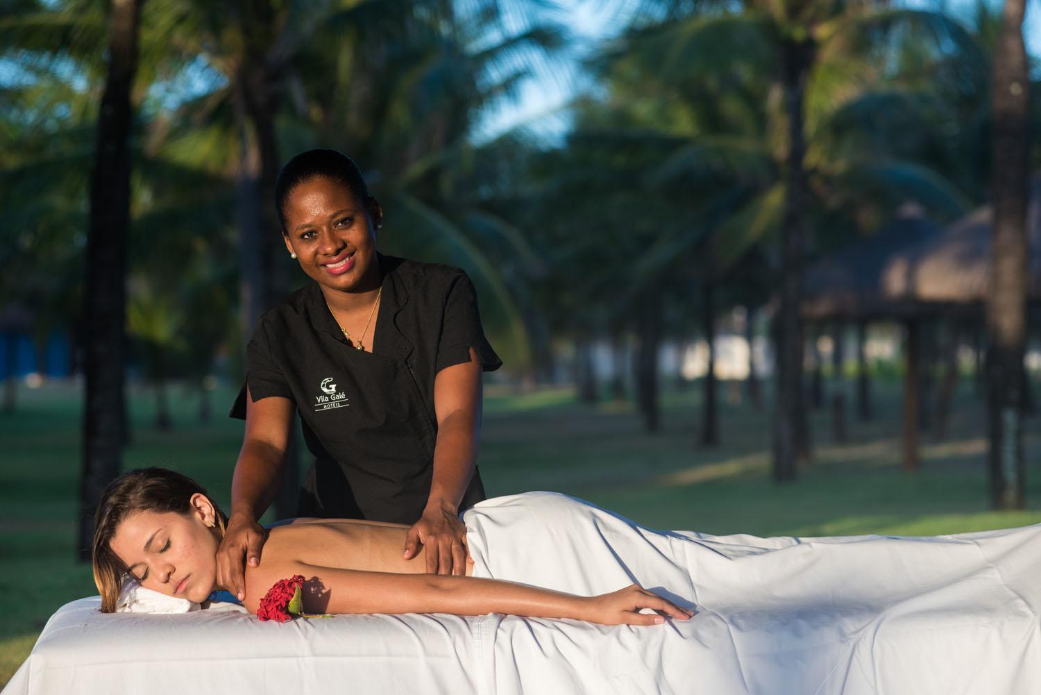 Vila Gale Resort Mares Guarajuba Exterior photo Massage at a spa